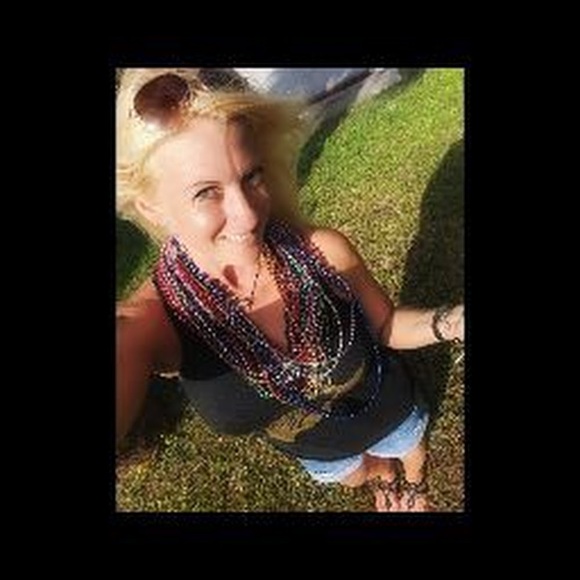 Meet your Posher, Christina - Picture 1 of 1